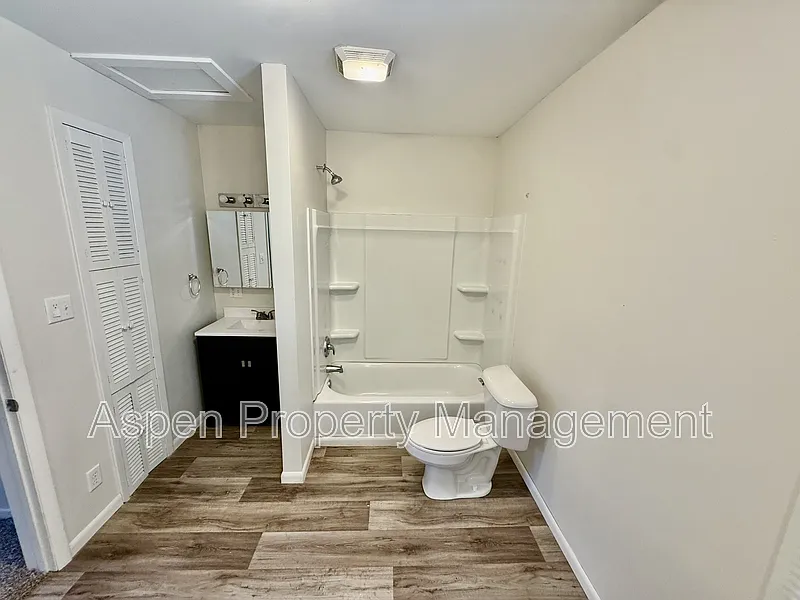 2 bed, 1.0 bath, 1094 sqft, $1,250 — Photo 4