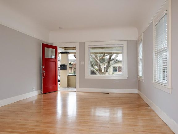 3rd image of 808 Bayswater Ave