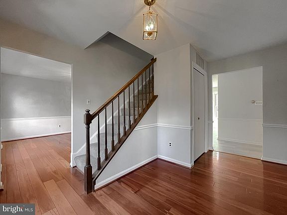 3rd image of 513 Clarks Run Rd