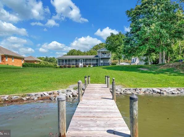 467 Grandview Lndg, Hague, VA 22469