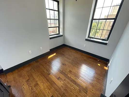 Rented by Tapiro Realty | media 7