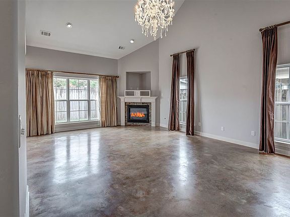 4th image of 1661 E Newton Oak Cir