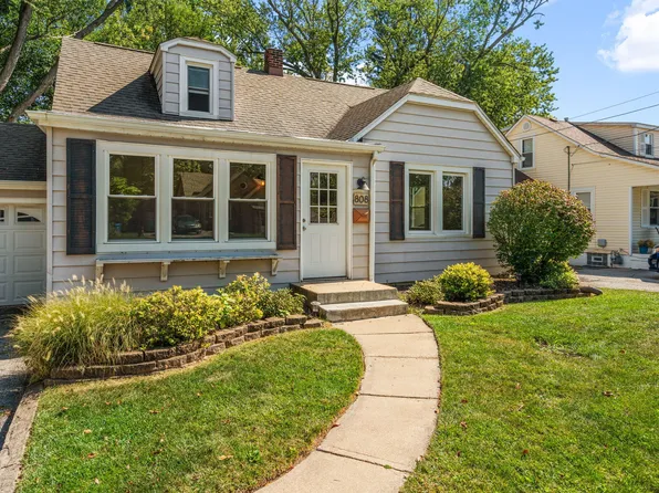 808 N West St, Crown Point, IN 46307