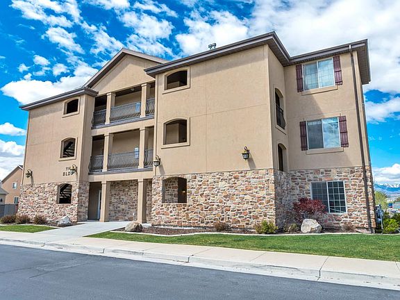 3rd image of 114 S Willow Circle Loop Unit C