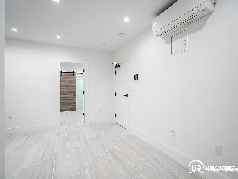 960 Jefferson Ave #203 — Photo 14