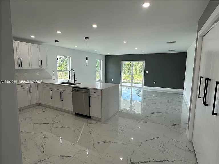 1125 Milwaukee Blvd — Photo 6
