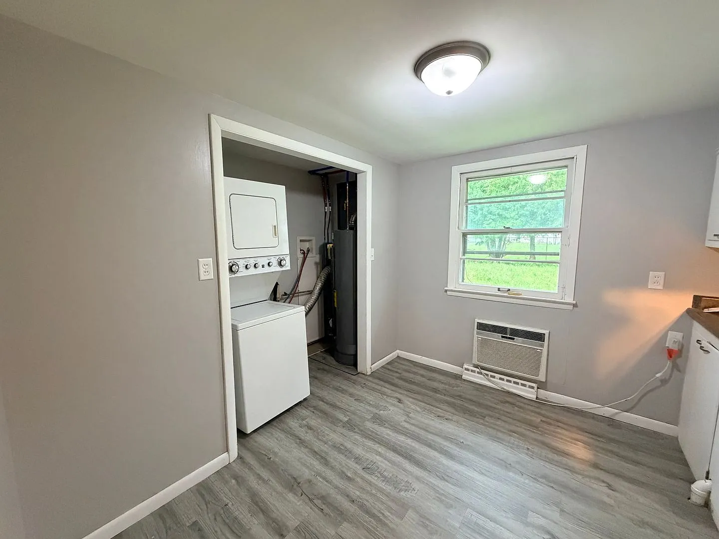 2 Bedroom House in Silvis — Photo 4
