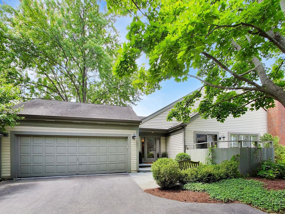 1st image of 32 Warrington Dr