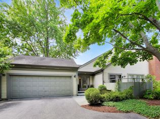 32 Warrington Dr, Lake Bluff, IL 60044