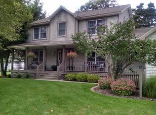 15482 Hofma Dr, Grand Haven, MI 49417