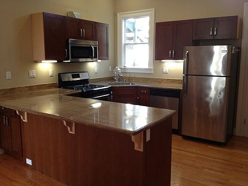 3rd image of 442 Scott St APT 4