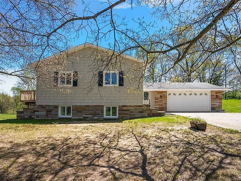 9780 Courtland Dr NE — Photo 1