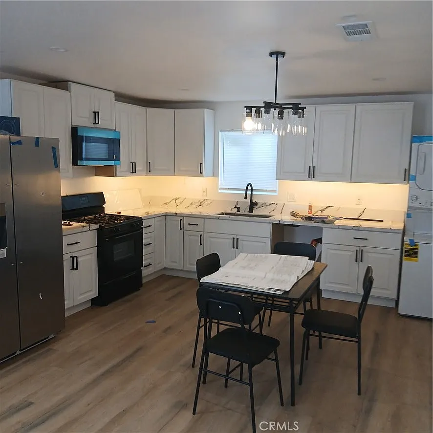 3 bed, 1194 sqft, $3,595 — Photo 1