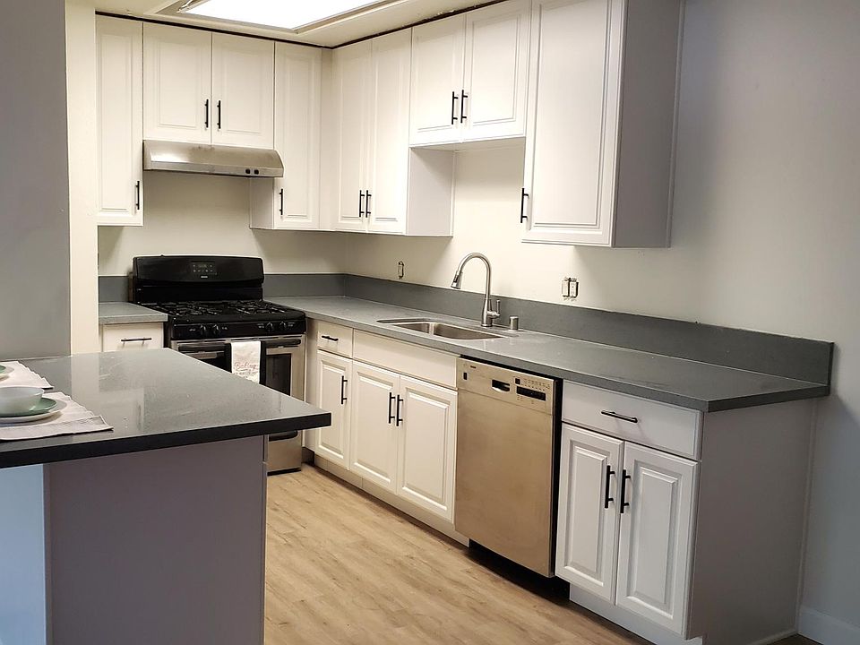 2nd image of 1101 W Macarthur Blvd Unit 281
