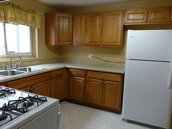 2nd image of 2431 W Lunt Ave APT 1B