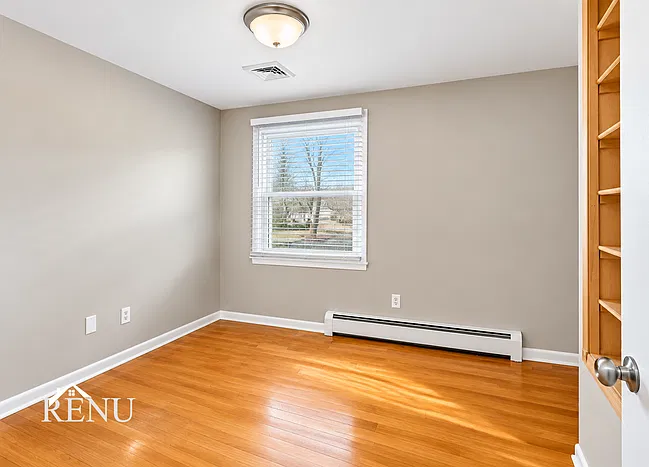 4 bed, 2.5 bath, 1896 sqft, $2,395 — Photo 4