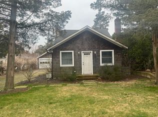 63 Beach Rd, Riverhead, NY 11901