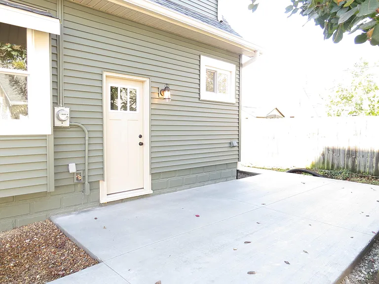 328 Sycamore St — Photo 27