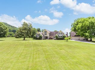 9366 Standifer Gap Rd, Ooltewah, TN 37363