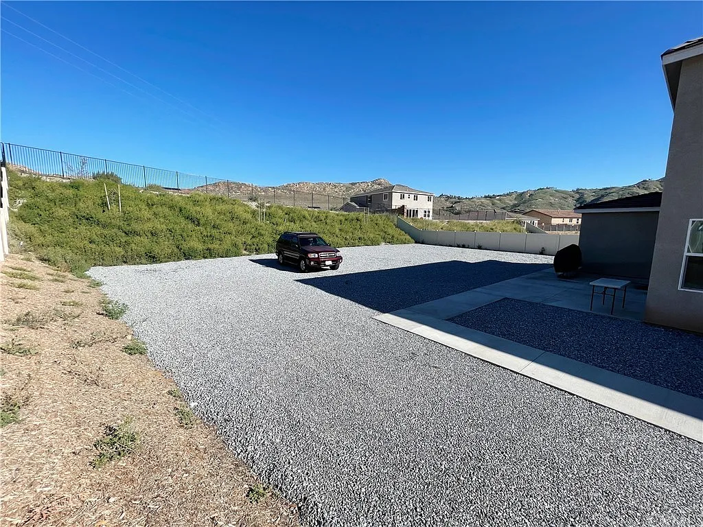 34 - 7504 Haystack Loop, Riverside, CA 92507 - 34 - 8 F2 Share Bath — Photo 4