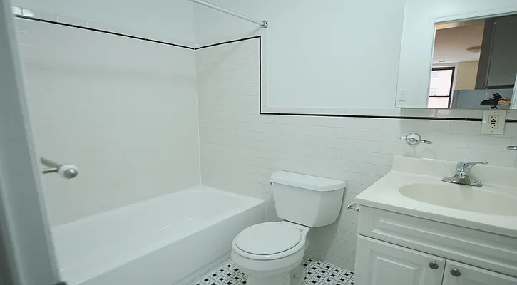 Rented by Manhattan Realty Group | media 25