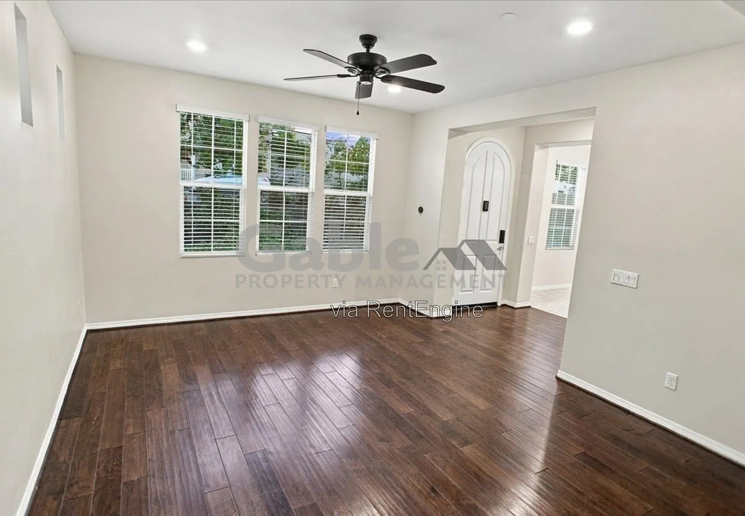 3 bed, 3.0 bath, 1678 sqft, $4,000 — Photo 3