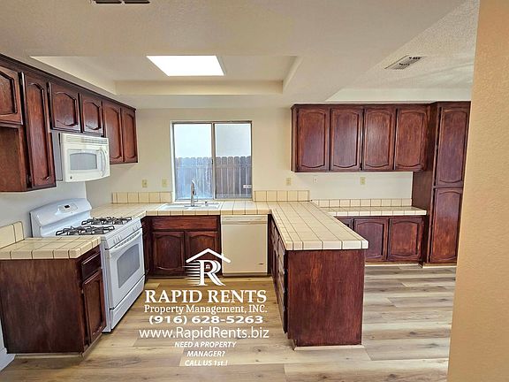 4th image of 4024 De La Vina Way