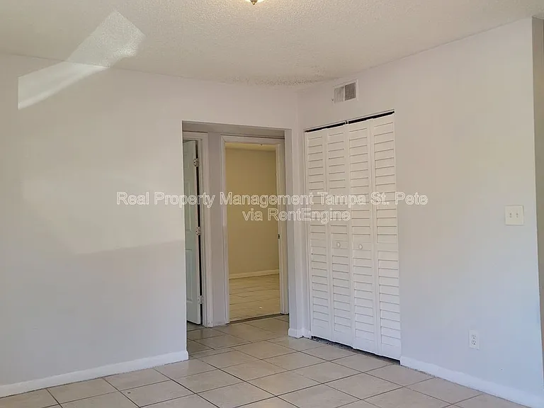 8427 N 39th St #2 — Photo 3