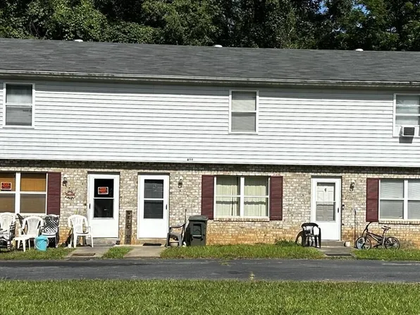 809 Royal Dr, Martinsville, VA 24112