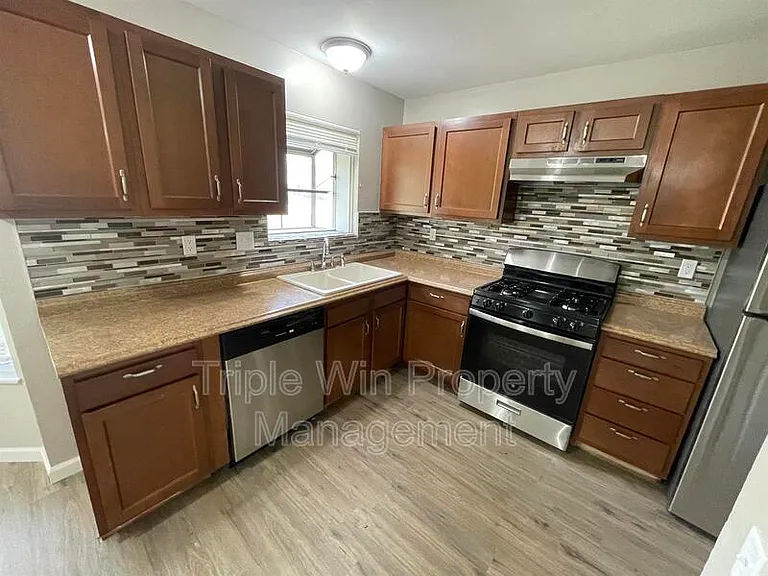 1725 Orletto Way — Photo 18