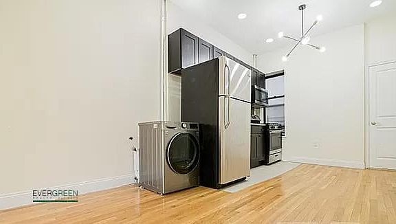 5th image of 437 Rogers Ave APT 4