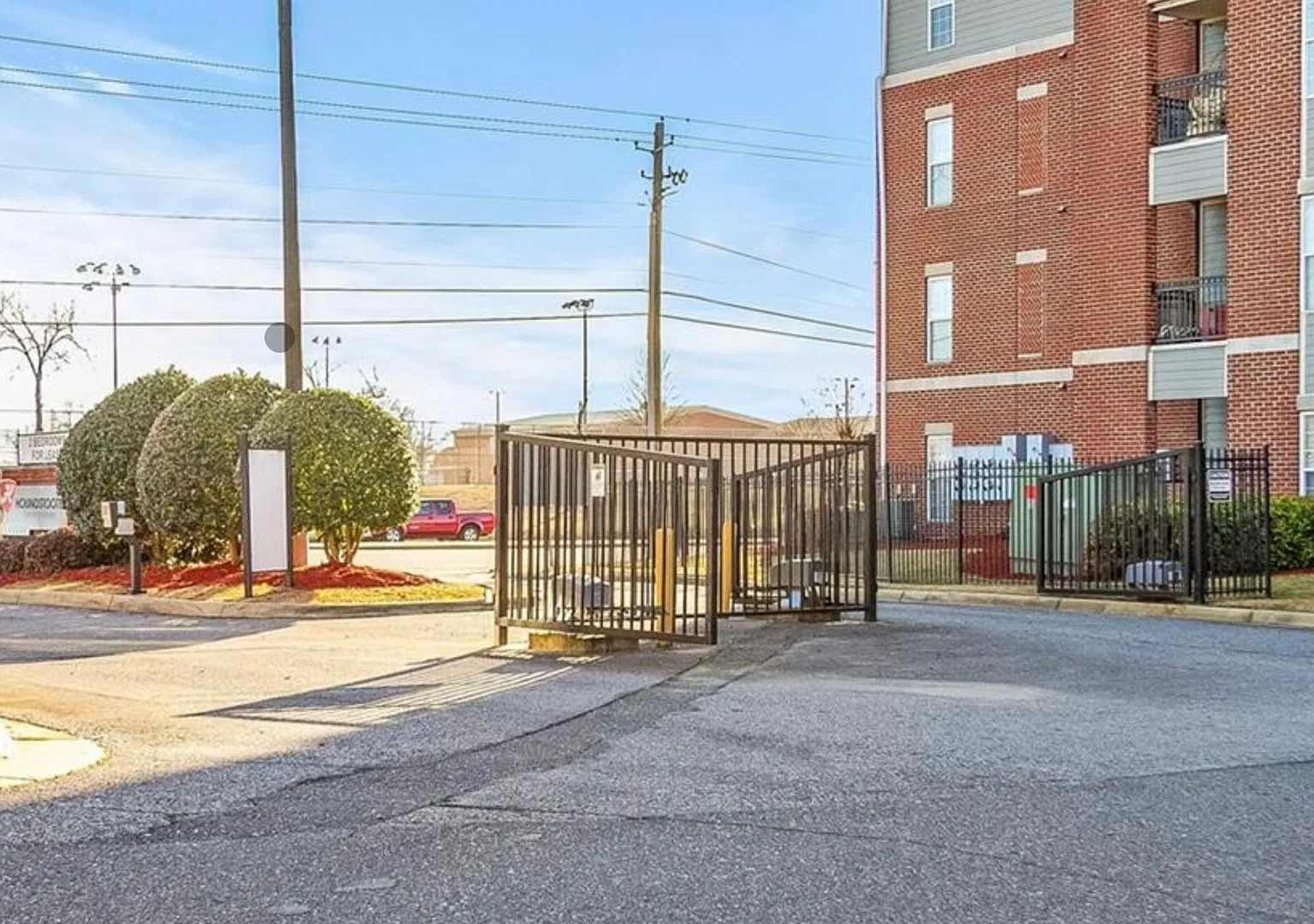2 bedroom, 2 bath Condo available now — Photo 2