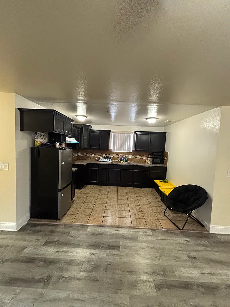 5 bed, 1866 sqft, $4,200 — Photo 3