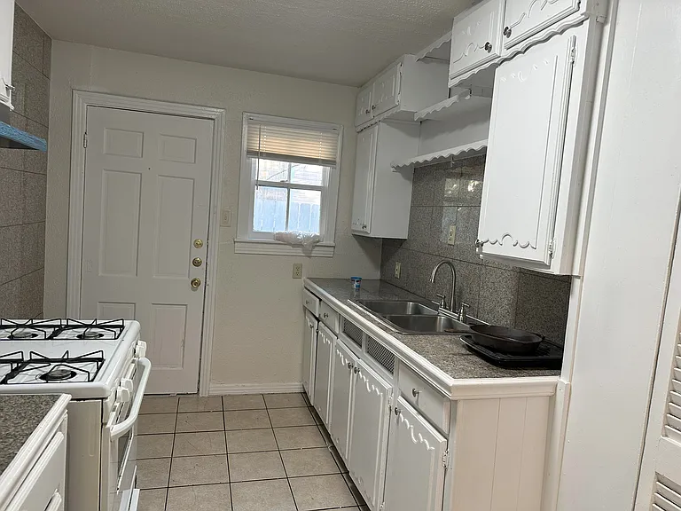 5520 Greenlee St — Photo 7