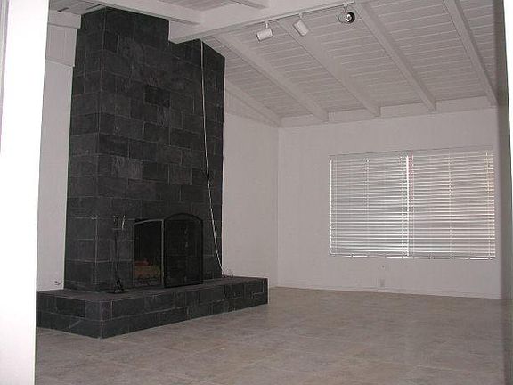 3rd image of 414 Dahlia Ave