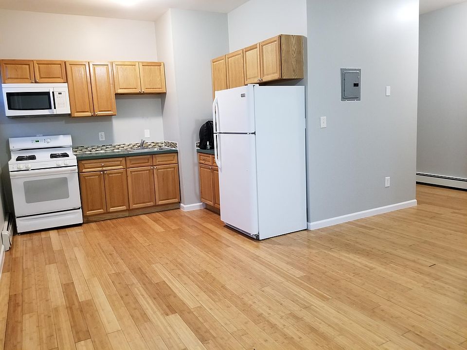 1st image of 360 Ashburton Ave Floor 3