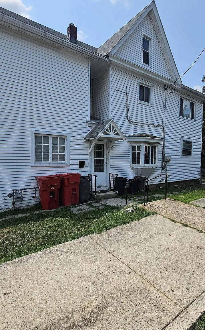 2 bed, 1.0 bath, 1002 sqft, $1,200 — Photo 3