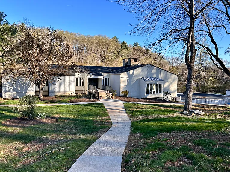 215 E Chelsea Cir — Photo 9