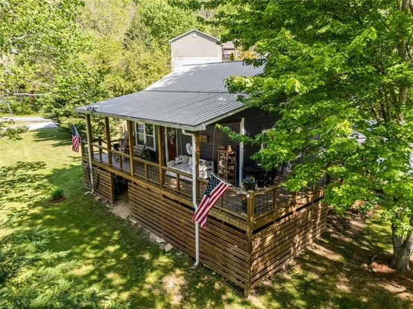 45 Hall Ln, Clayton, GA 30525