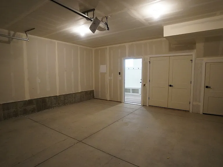 2925 S Highway 89 #12 — Photo 22