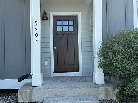 3rd image of 960 Rosa Way Unit B