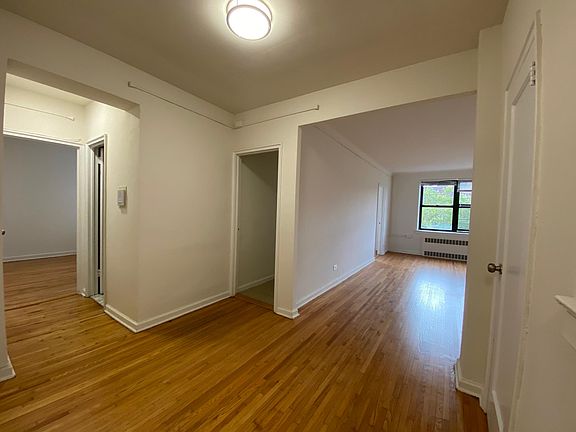 3rd image of 141-30 Pershing Cres #5D