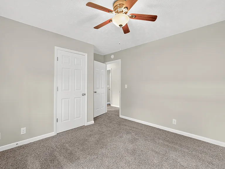 2504 Angelyn Dr — Photo 27