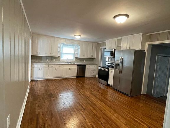 4th image of 202 Akin Ave