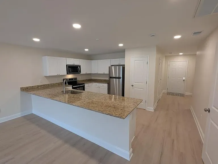 Keystone Luxury Apartments — Photo 6