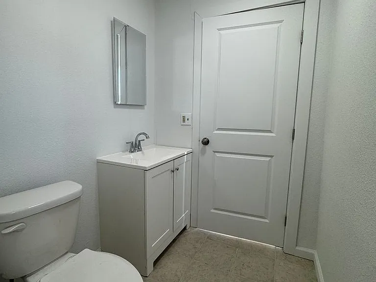 462 Delhi Ave #4 — Photo 5