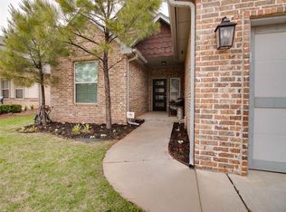 10813 Blue River Dr, Yukon, OK 73099