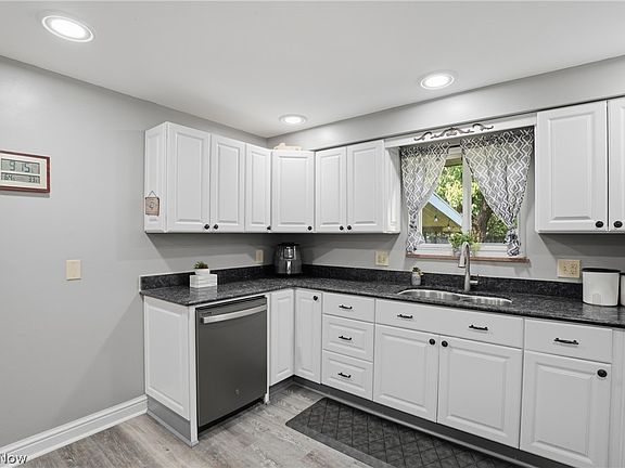4th image of 803 Westview Dr