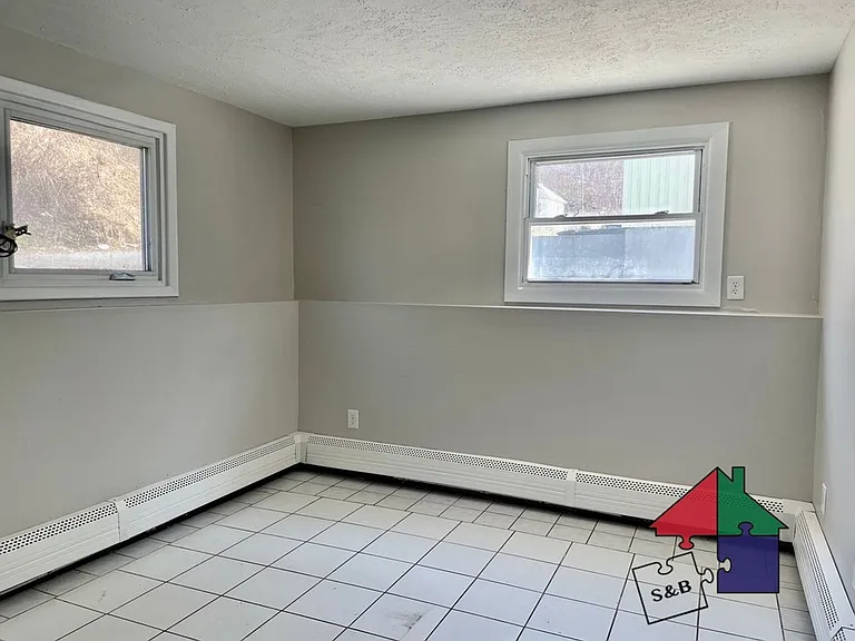 13-17 Warren St — Photo 6