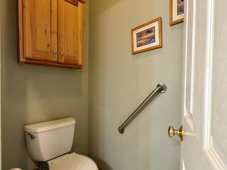 94 S Newport Dr — Photo 22